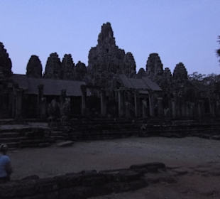 Morgenlicht gibt Details des Tempels frei