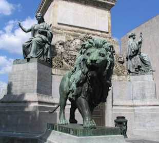 Löwen vor der Säule