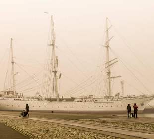 Gorch Fock im Nebel