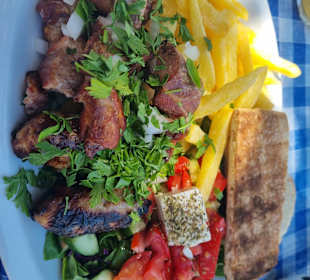 Leckerer Grillteller in uriger Taverne