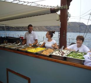 Buffet am Schiff King Thiras