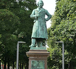 Das Denkmal David Hansemann in der Monheimsallee