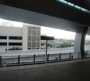 Miami Airport-peron koleii miejskiej.