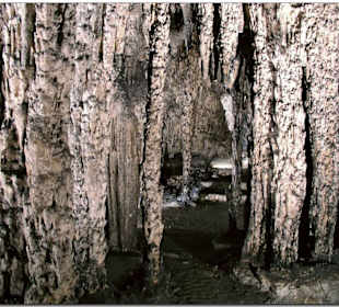 Im Innern der Höhle