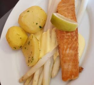 Mittag im Schlosstestaurant