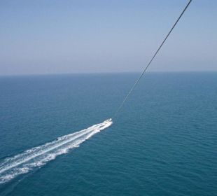 In großer Höhe am Fallschirm