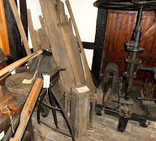 Rundgang durch das Torfschiffwerft-Museum