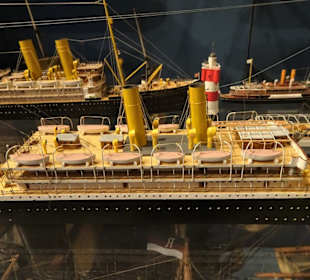 Schiffsmodelle im Schaumagazin