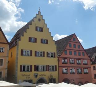 Am historischen Marktplatz von Rothenburg o.d.T.