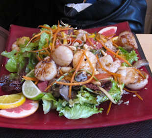 Salat mit Jakobsmuscheln