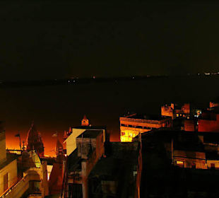 Widok na Ganges nocą