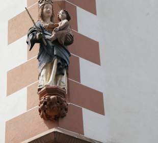 Madonnen Skulptur in der Altstadt