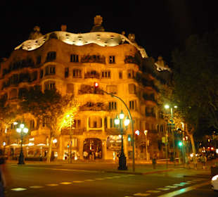 Das beruhmte  Gebäude Casa Mila