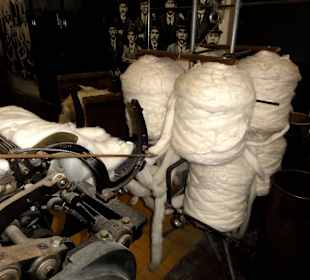 Maschinen zur Wollbearbeitung im Fabrikmuseum