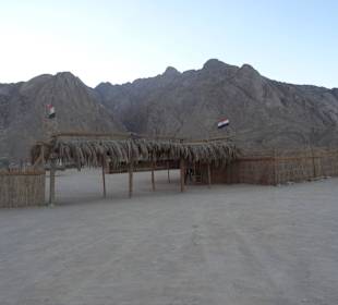 Eingang zum Beduinendorf