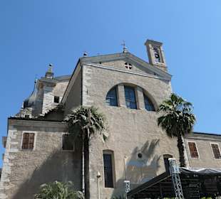 Blick zur Kirche Santa Maria Assunta von Arco