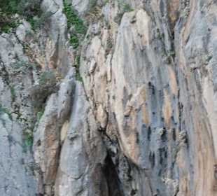 Interessante Höhleneingänge