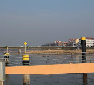 Die Oderbrücke vom Schiffsanleger gesehen