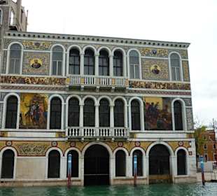 Fassaden Venedigs vom Vaporetto aus gesehn