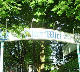 Der Eingang zum Biergarten 