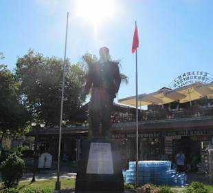 Atatürk - Denkmal in Side
