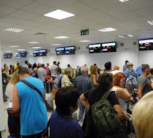 Check-In Bereich überlastet