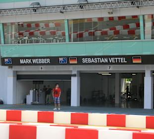 Boxengasse der F1 Strecke in Singapore