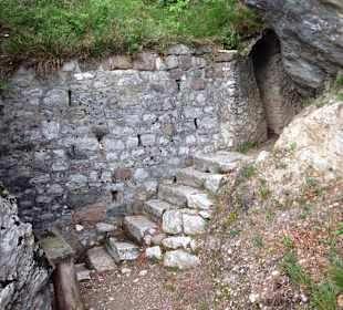 Falesie Belvedere, Ruine der Festung