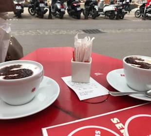 Kaffee am Yachthafen