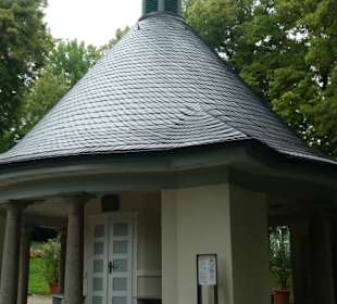 Bad Mergentheim: Karlsquellen-Pavillon im Kurpark