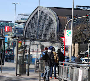 Am Busbahnhof