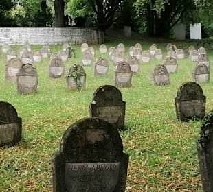 Gefallenen Denkmal und Kriegsgräber