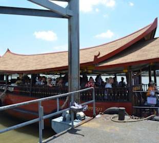 Fahrt auf dem Chao Phraya Fluss Bangkok