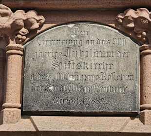 Stiftshof mit Stiftsbrunnen
