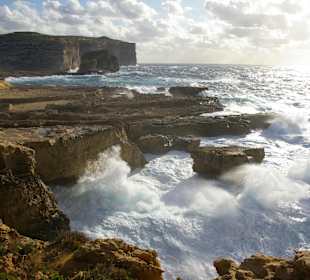 Tosendes Meer am Tauchereinstieg