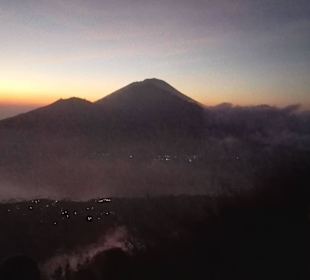Mount Agung kurz vor Sonnenaufgang