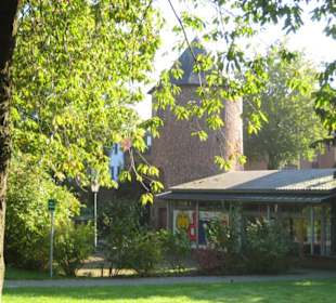 Der Rundturm vom Park aus gesehen