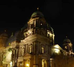 Der Berliner Dom bei Nacht