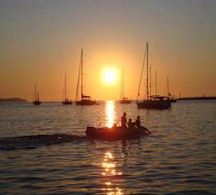 Sonnenuntergang - Bootsanleger beim Hotel Hawaii