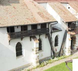 Blick auf die Kirche vom Wehrgang