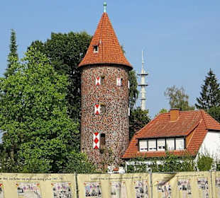 Turm und Baustellenzaun in der Borkener Innenstadt