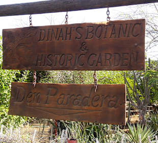 Eingang zum Kräutergarten Den Paradera