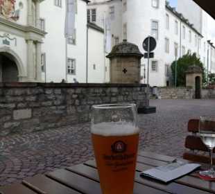 Zum Essen im Freien vor dem Gasthof Johanniter