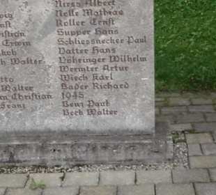 Platz am Kriegerdenkmal Auingen