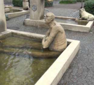 Laubebrunnen Peter Lenk