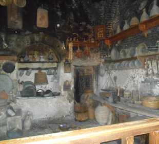 Grecja - Meteory - naczynia w kuchni klasztornej