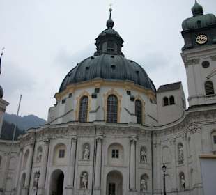 Klosterkirche von außen.