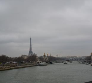 Widok na most i wieżę 