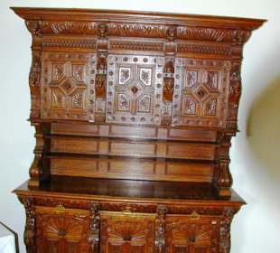 Hochwertiger Schrank 14. Jahrhundert