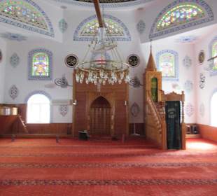 4. Punkt, im Dorf, schöne Moschee